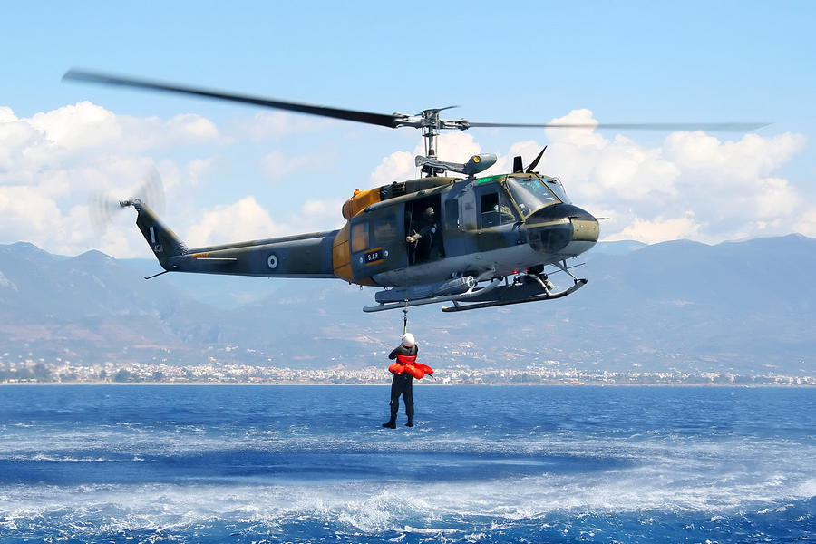 Κολυμβητής χάθηκε στον Πλαταμώνα - έρευνες στην περιοχή με ελικόπτερο
